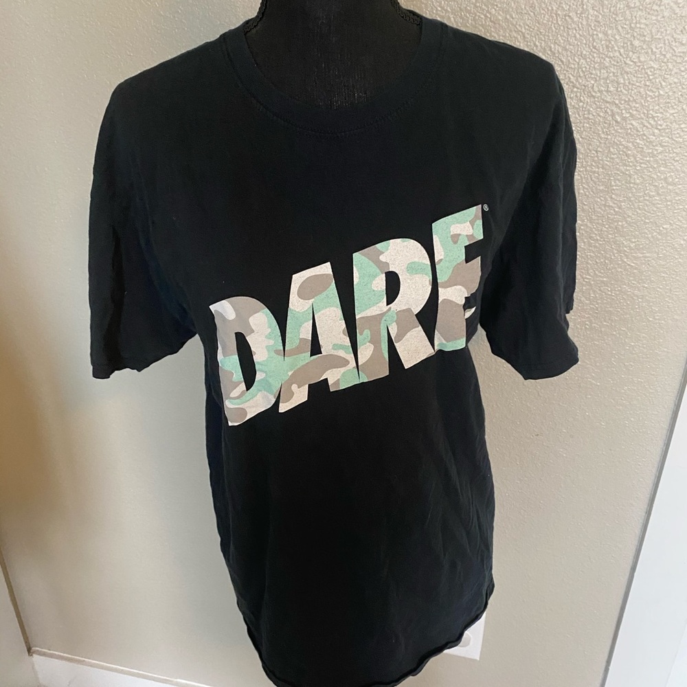 Dare tee